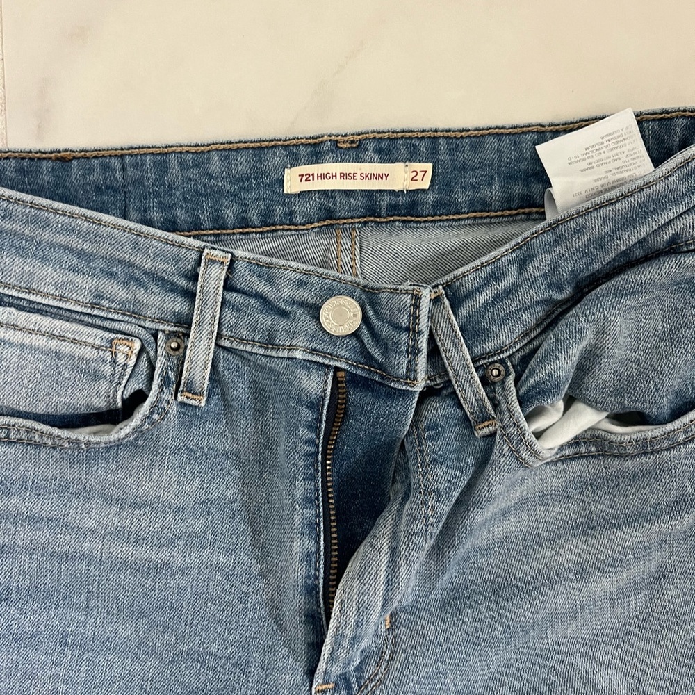Levis 721 high rise skinny distressed jeans size 27 - Picture 2 of 2